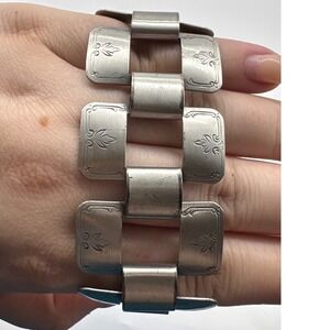 Vintage Sarah Coventry Signed Melody Leaf Etched Silver Tone Panel Bracelet J551